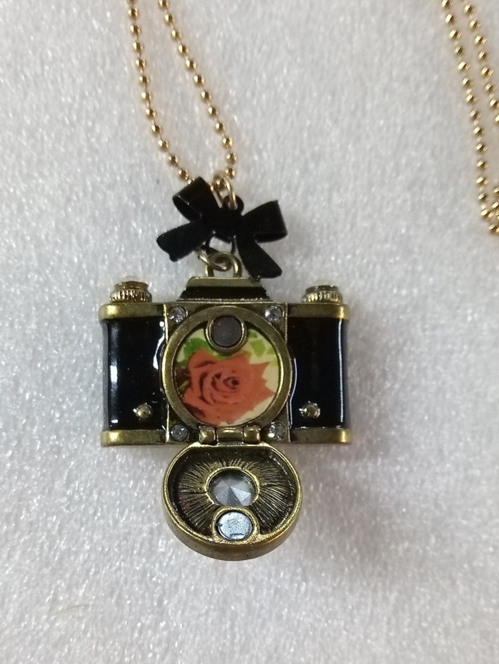 Betsy Johnson Camera Pendant Necklace #A489 - Picture 3 of 9